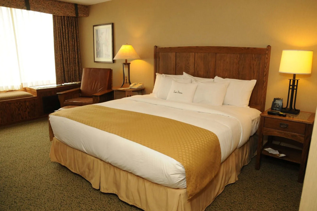 DoubleTree by Hilton Libertyville-Mundelein