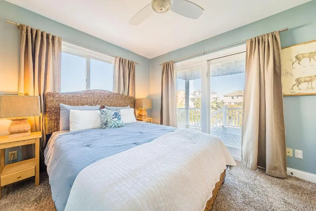 Arcadia - Duck, Caffeys Inlet, Ocean Views, 50 Yards to Beach, Pool, Pets OK, Cul-de-sac Location