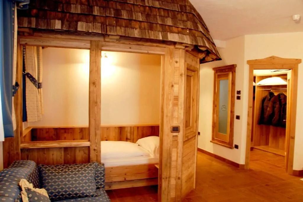 Paradise Lodge