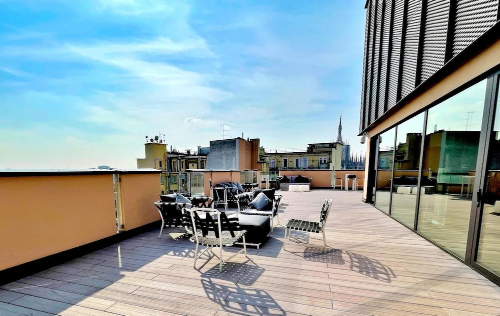 S Babila Central Tower w Rooftop Terrace in San Babila