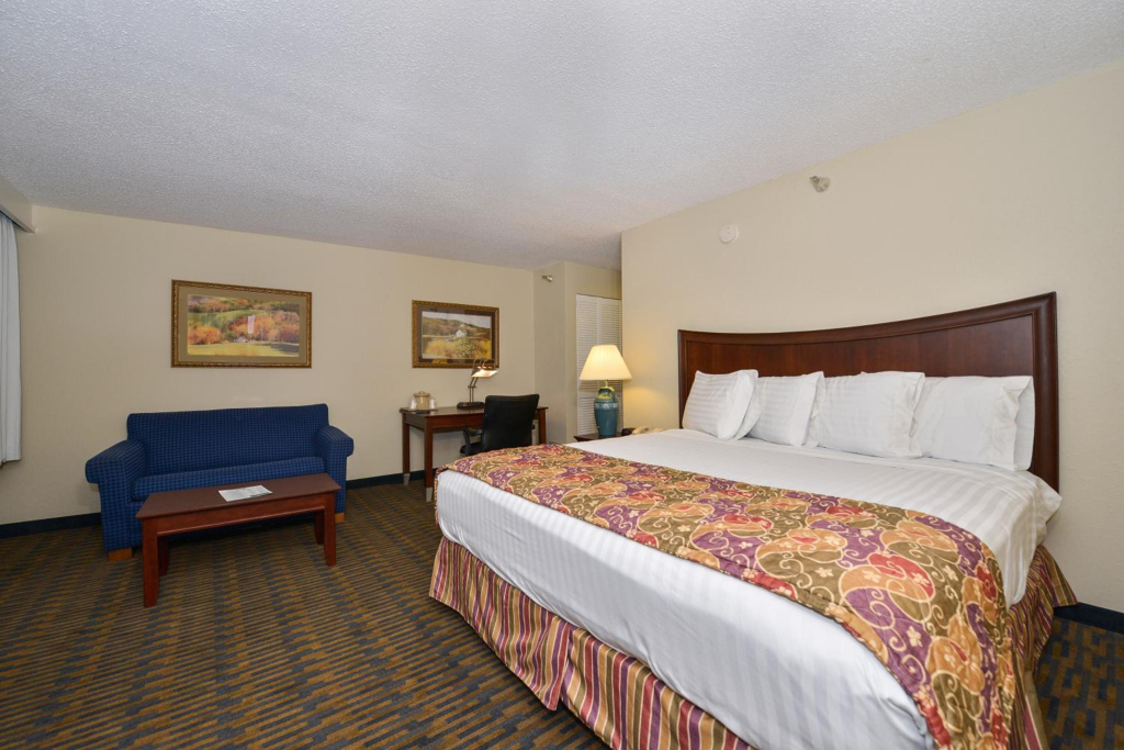 Lamplighter Inn-South