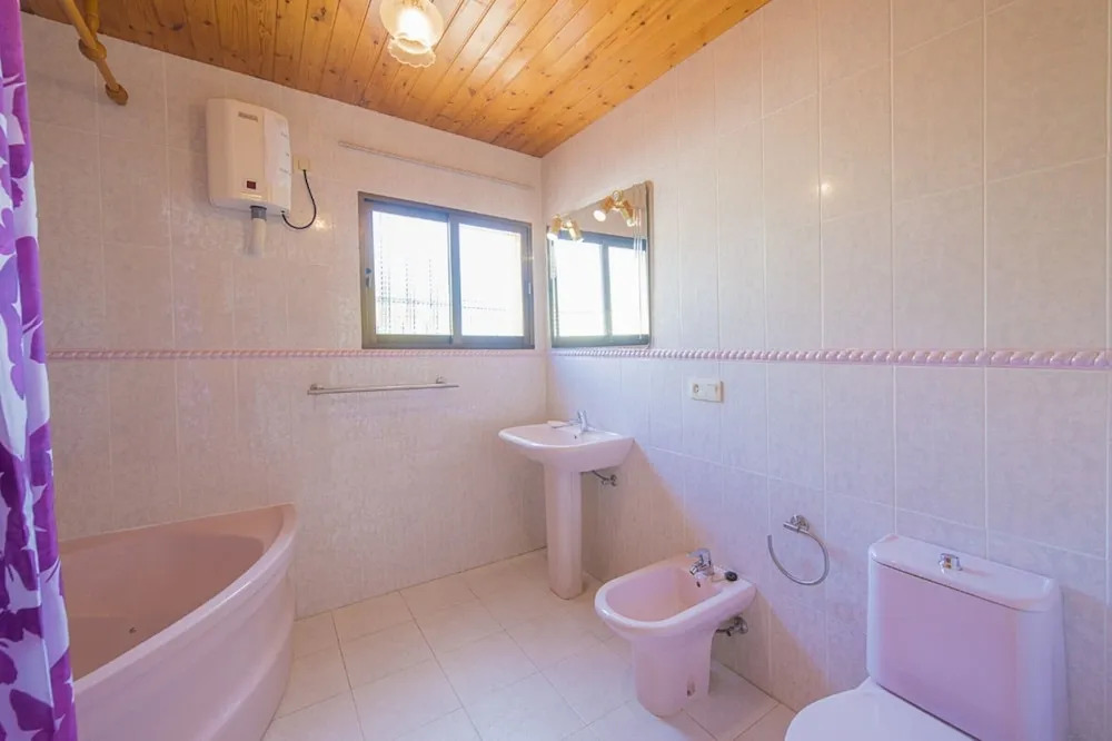 Villa - 4 Bedrooms with Pool, WiFi and Sea views - 104975