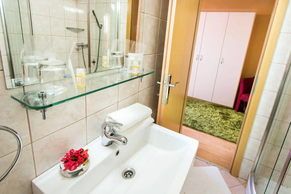 Rooms & Apartments Kepic, AIRPORT accomodation