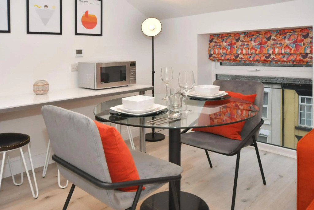 Antrobus Deluxe Apartments by YourStays