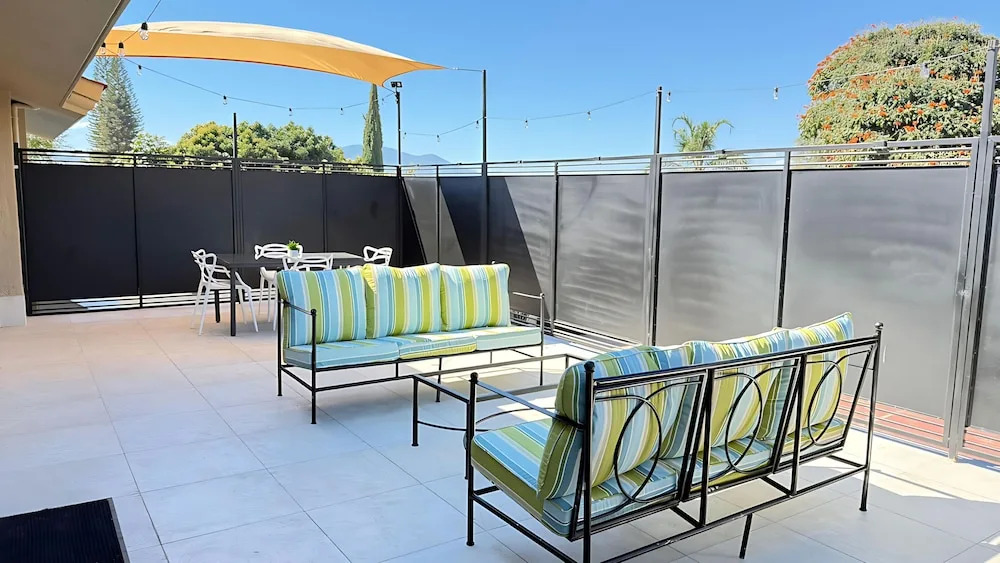 Luxurious 2 Bedroom Ajijic Home - Bikes - Huge Patio - Gym - Pickleball Court