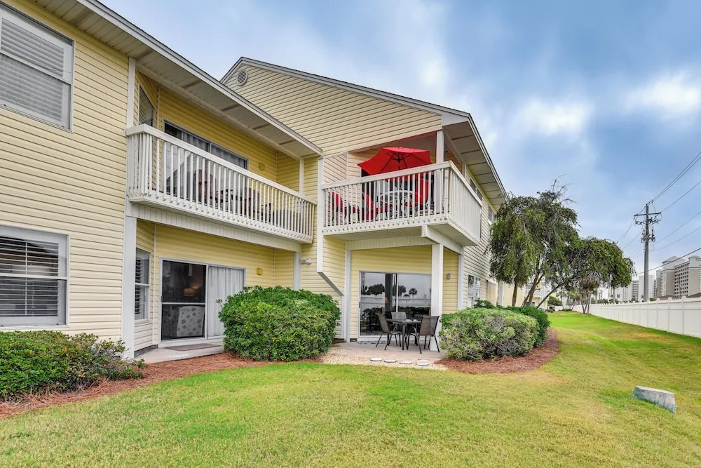 Destin Ground-level Condo w/ Private Beach Access