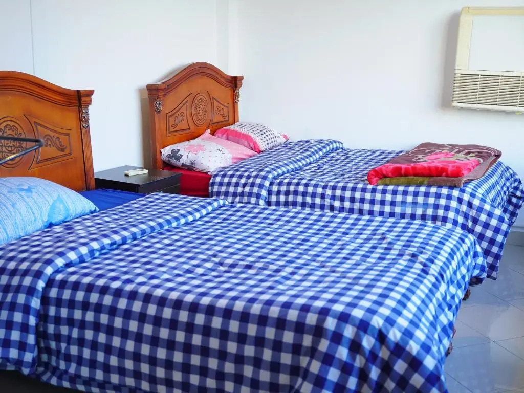 Spacious 2 Bedroom Apt Viewing the Holy Nile