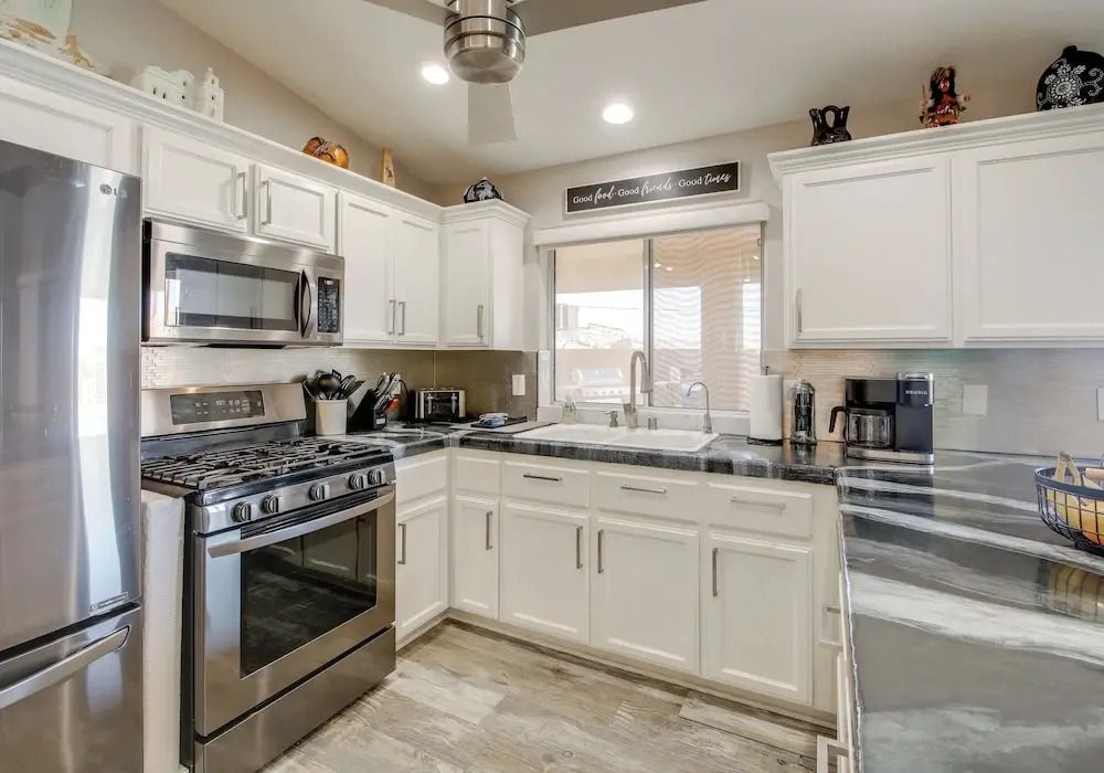 4 Mi to Lake Havasu: Home w/ Views, Pool & Spa