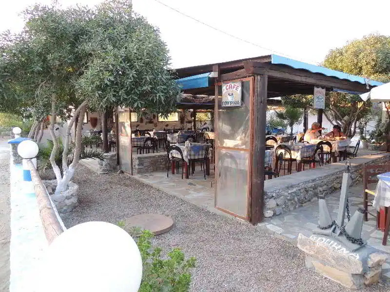 Akrogiali Rooms & Studios