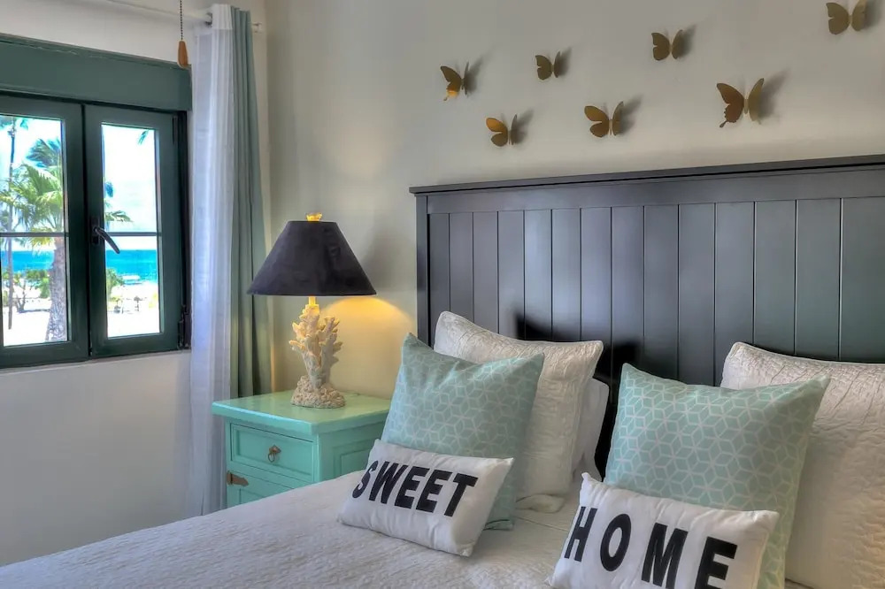 Beautiful Beachfront Apartment With Unique Ocean Views