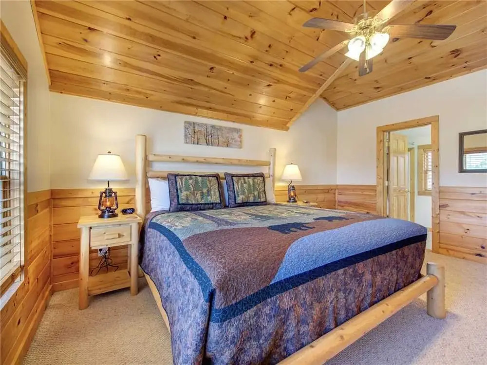 Timeless Mountain View, 3 Bedrooms, Pool Access, Hot Tub, Arcade, Sleeps 10