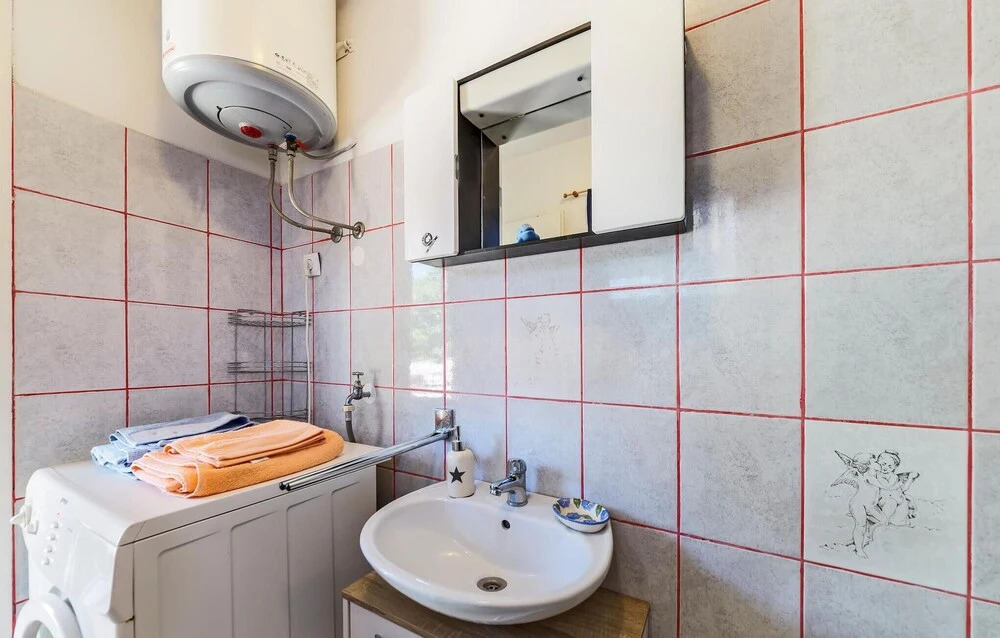 1 Bedroom Beautiful Home In Pula