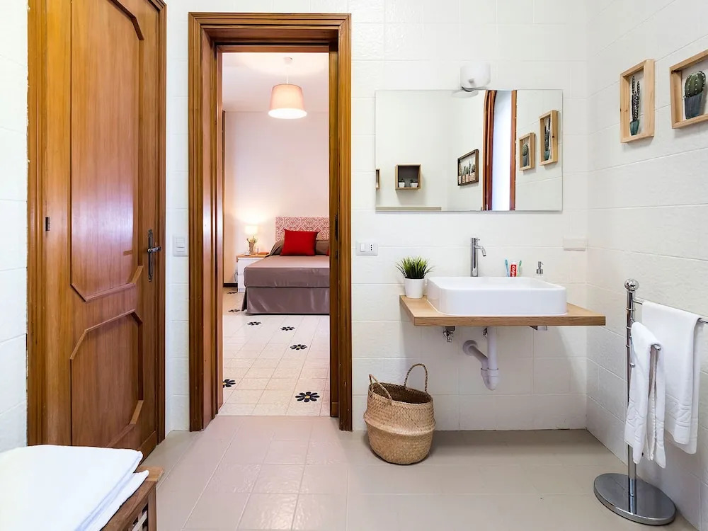 Gorgeous Villa With Whirlpool Bath and Breathless View, Near the Sea
