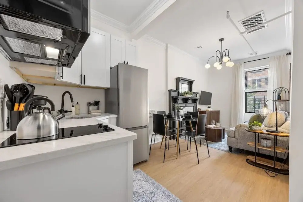 3 Bedroom Brownstone Near Subway & Columbia Uni
