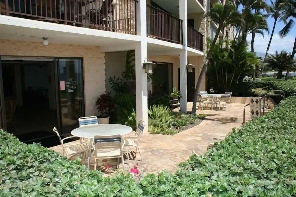 Kihei Beach, #406^ 1 Bedroom Condo by RedAwning