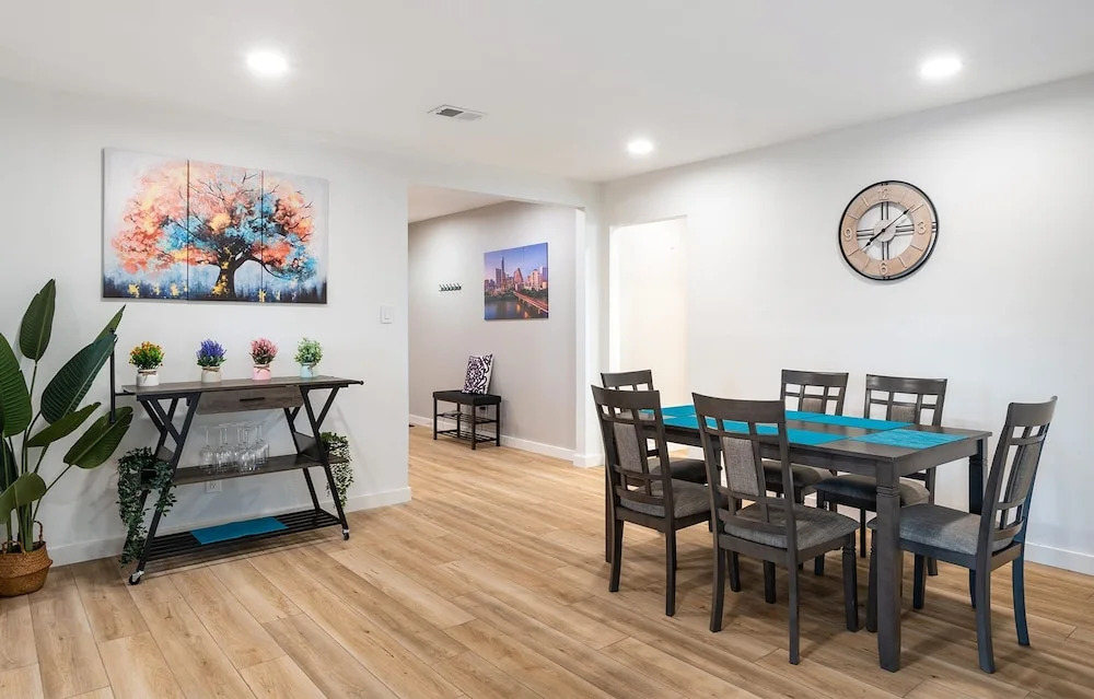 Upstay - Bungalow w Games, Golf, Fire and Patio