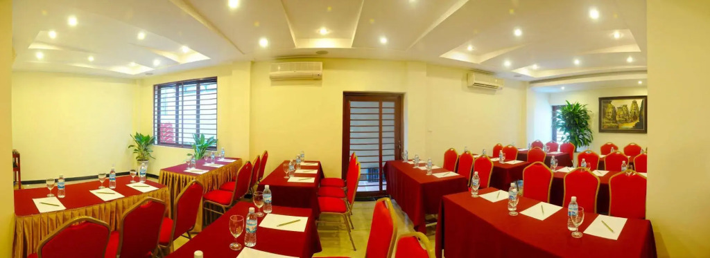 V N E Hotel