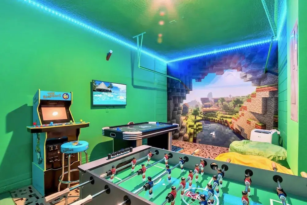 Vibrant 7BR Home With Pool Hot Tub and Games Room