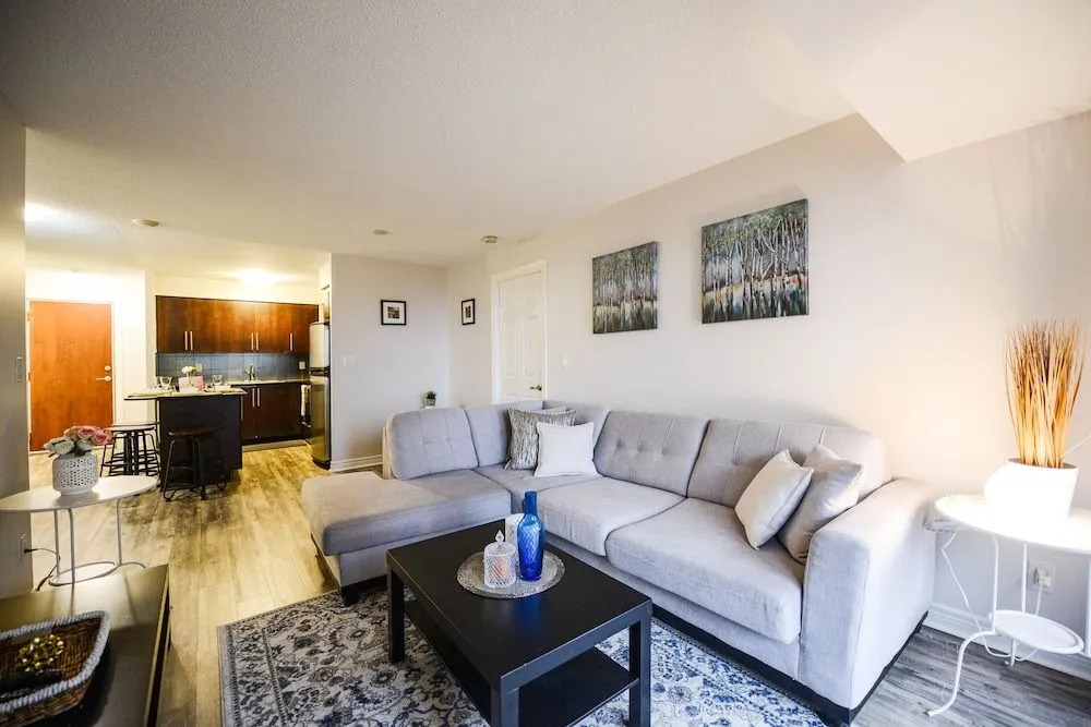 Sarkar Suites - 310 Burnhamthorpe Road