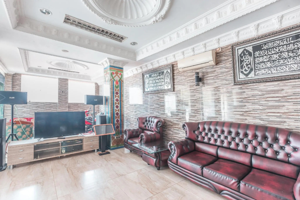 Super OYO 1640 Fallinda Hotel