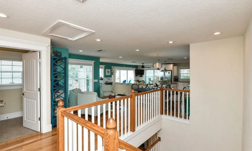 Walk to Bradenton Beach: Gulf-view Home w/ Lanai