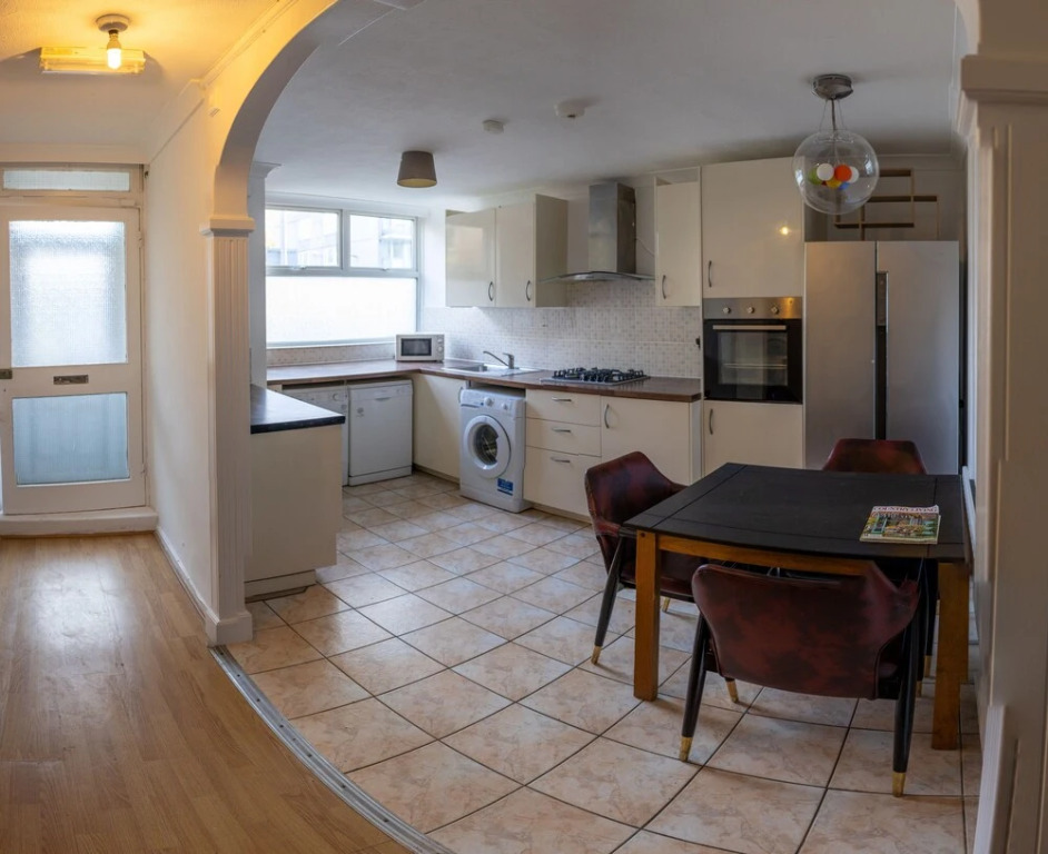 Regent's Park, Sleeps 8, Pet Friendly & Garden