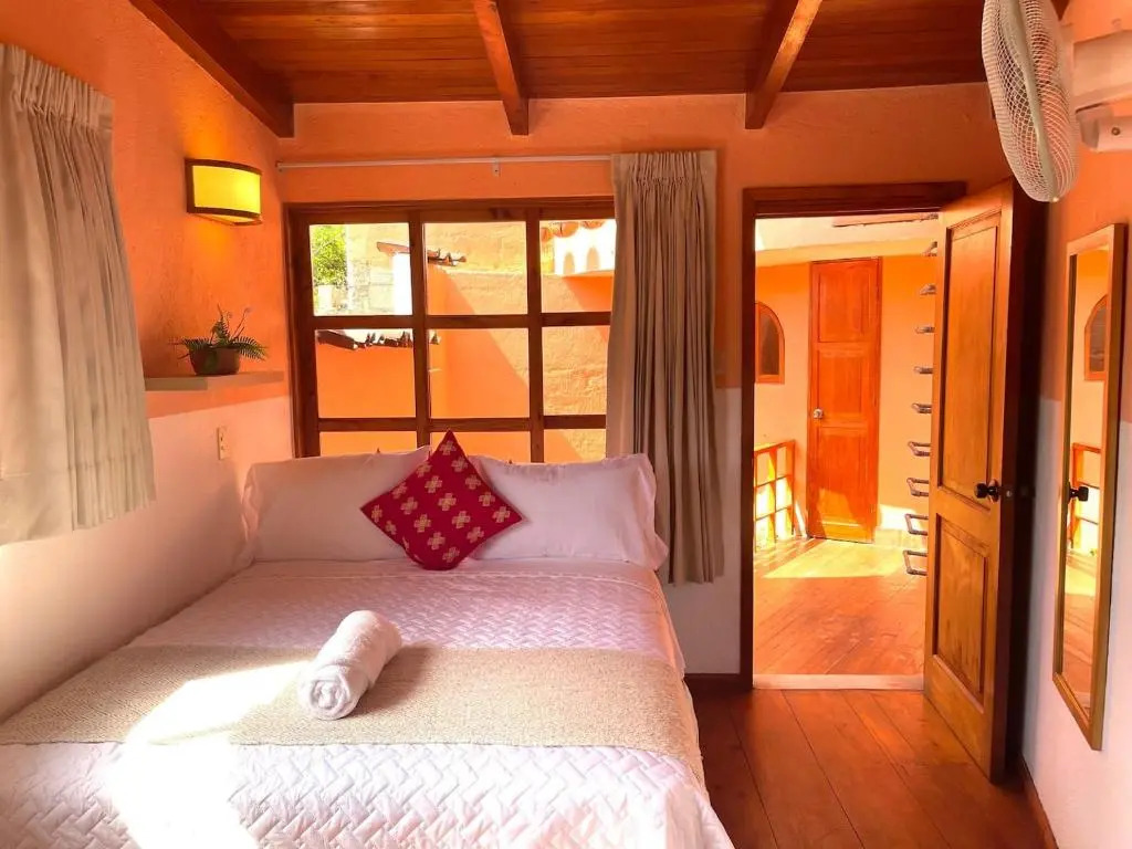 Casa Centro Panajachel / Parqueo Privado / 7-12 pax