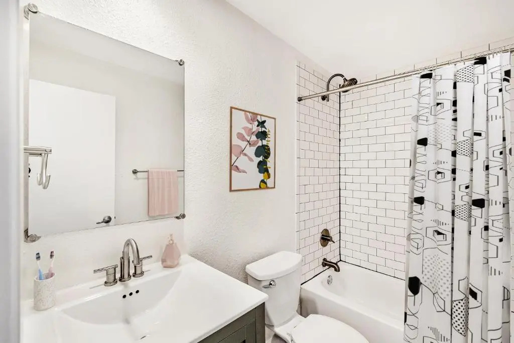 Large Apartments in LAKEWOOD - SK