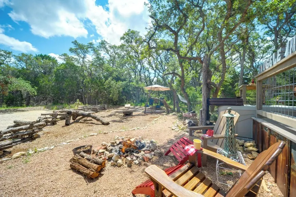 Snuggle Inn' Wimberley Cabin w/Fire Pit+Deck