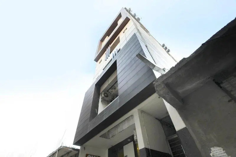 OYO 62820 Hotel Sanfot