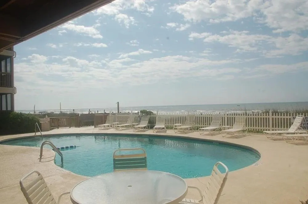 Crescent Beach Villas, Villa 207 - 2 Br Condo