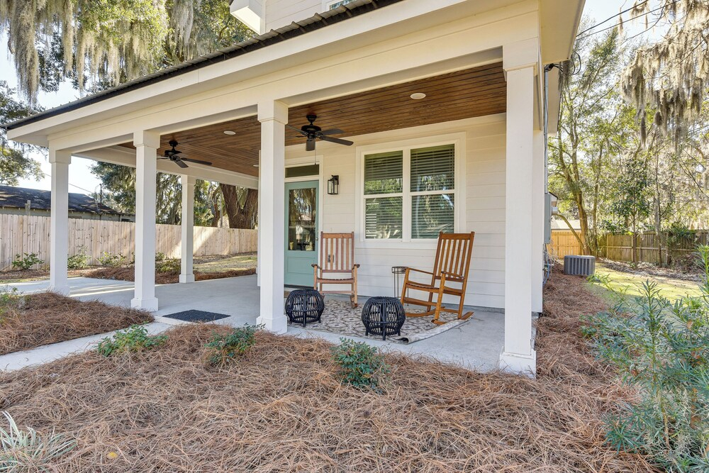 Southern Gem Near Forsyth: Walk to Sights & Bites