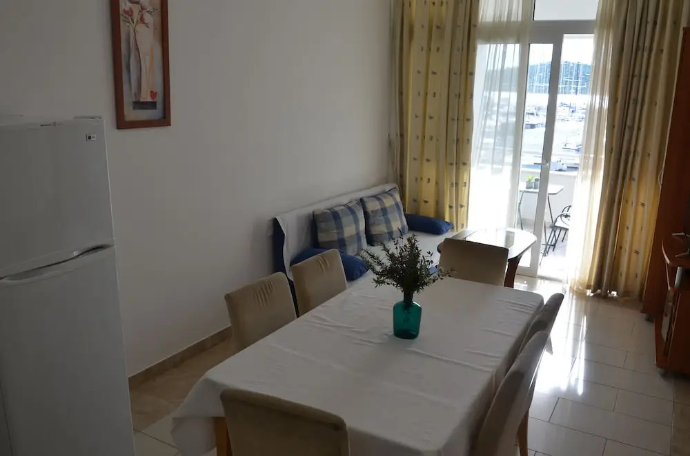 Apartments Pirovcanka