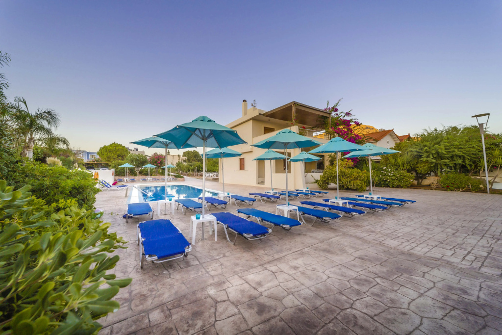 Amaryllis front beach hotel
