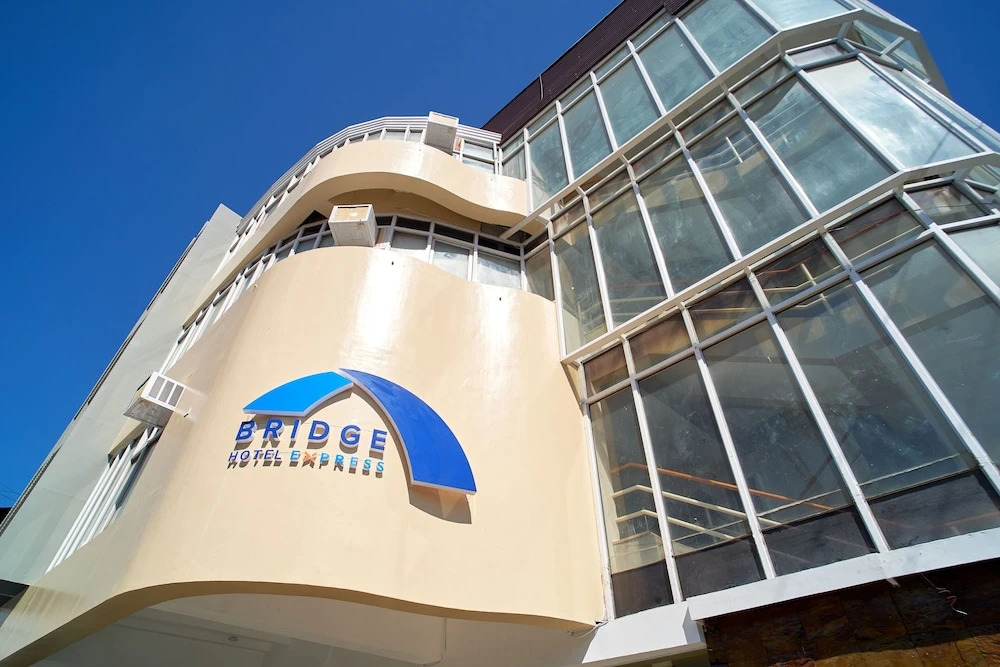 Bridge Hotel