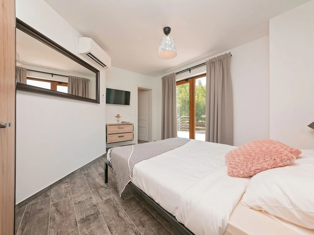 Single Storey Villa For 4 Persons With Private Pool Near Pula And Beach
