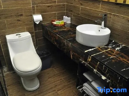 Xinyue Hotel (Shiling Leather City)