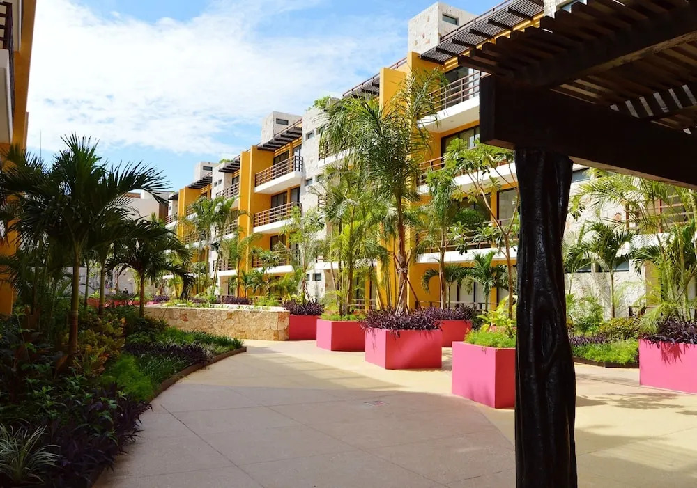 Lunada Apartments