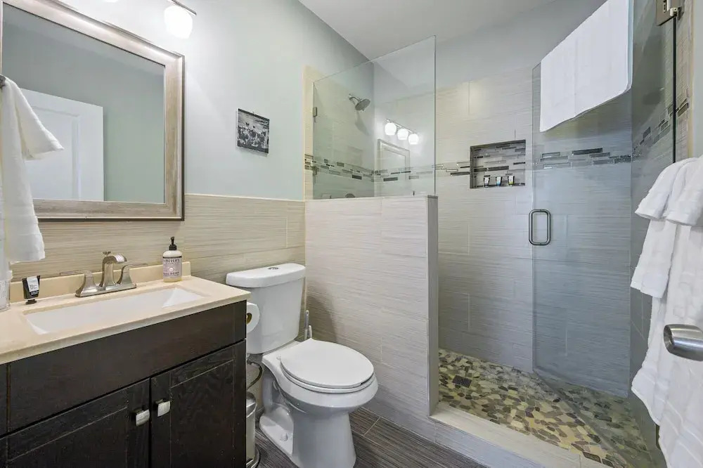 Plan A Trip To Georgia Aquarium In This Comfy 3BR