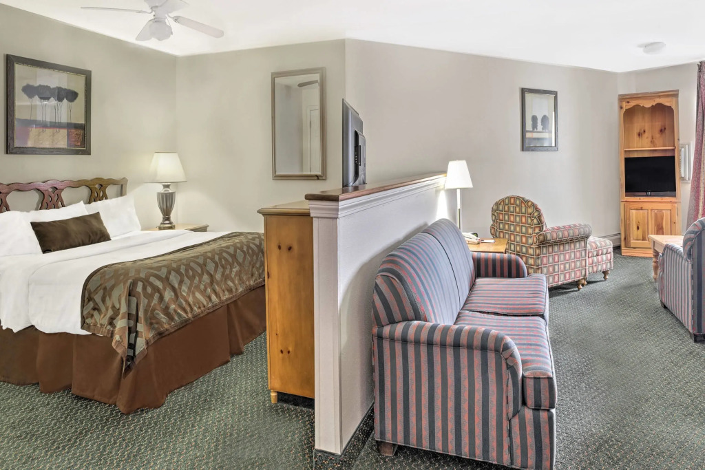 Baymont Inn & Suites Essex Burlington Area