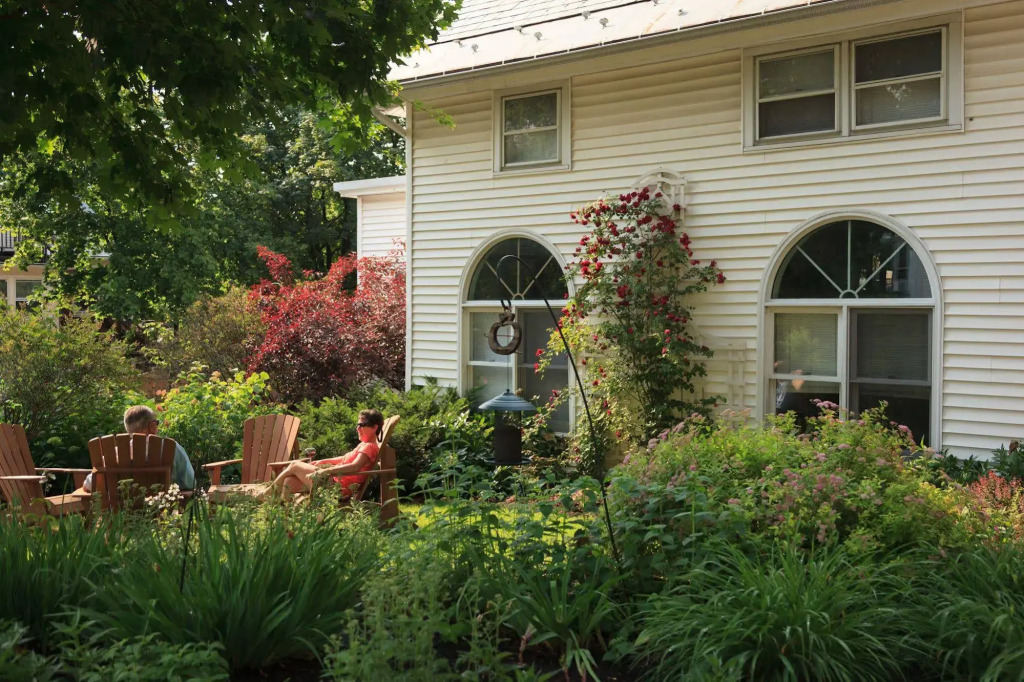 Lang House on Main Street Bed & Breakfast