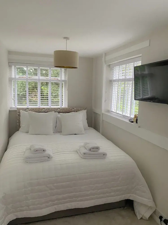 Luxury Townhouse Retreat in Kendal w/ Free Parking