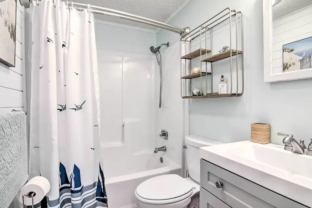 Walk to Maryland Beach: Coastal Condo w/ Balcony