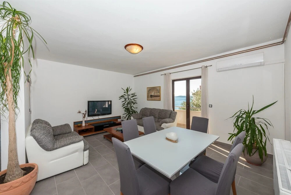 Apartments by the sea Tisno, Murter - 21657