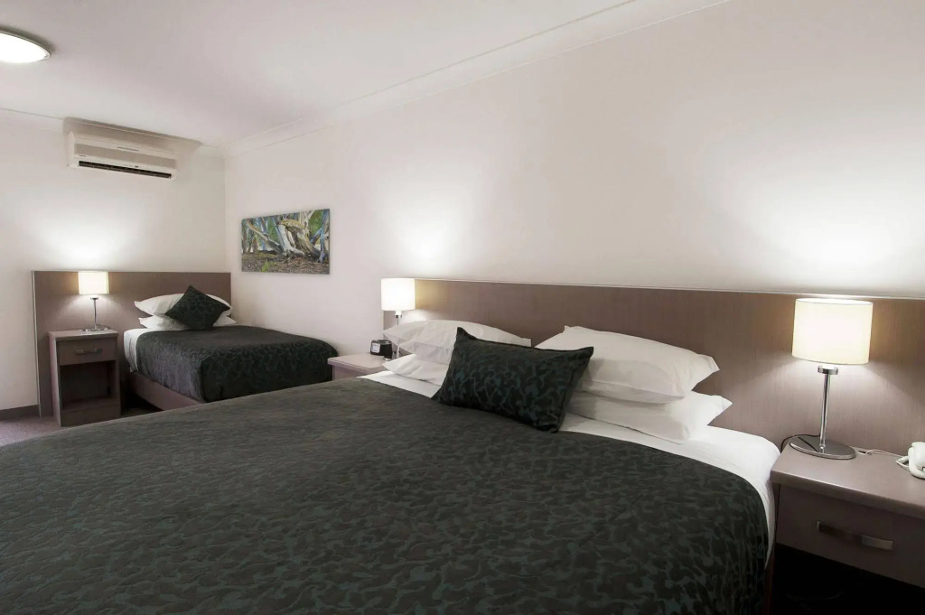 Loxton Community Hotel Motel