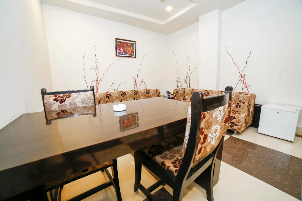 Oyo 35769 Hotel Rishabh