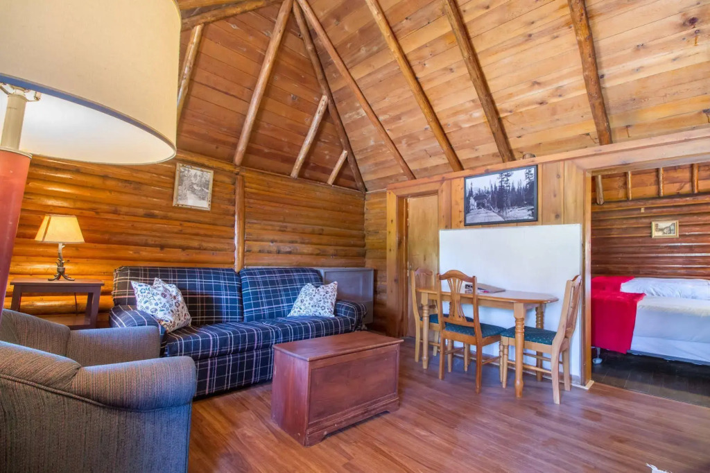 Kootenay Park Lodge
