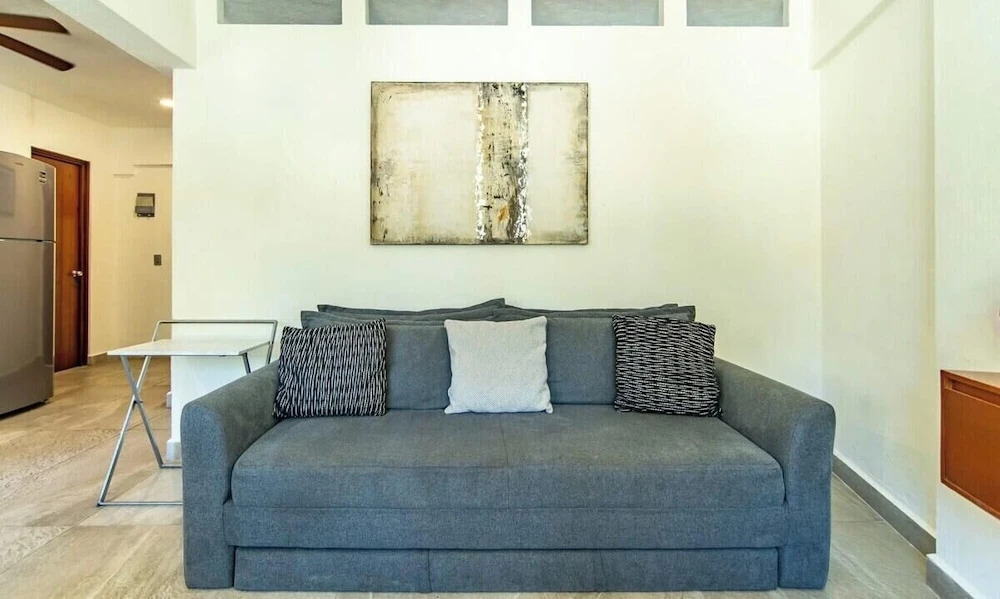 Beachfront 2BR Condo - Pool - Blue Flag Beach
