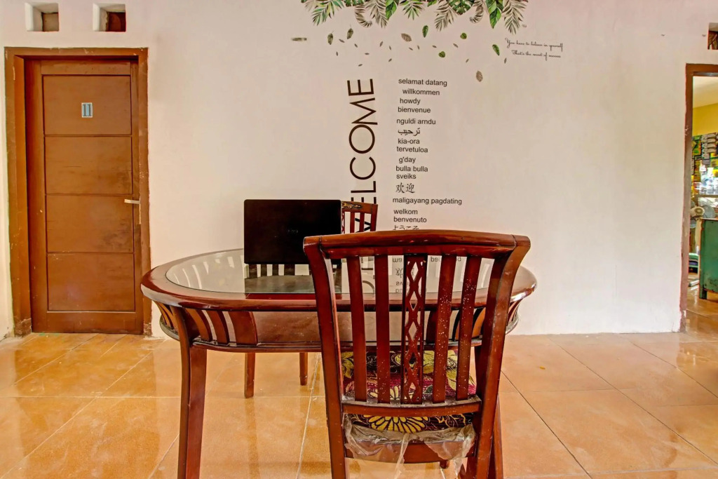 SPOT ON 91506 Guest House Putri Raja