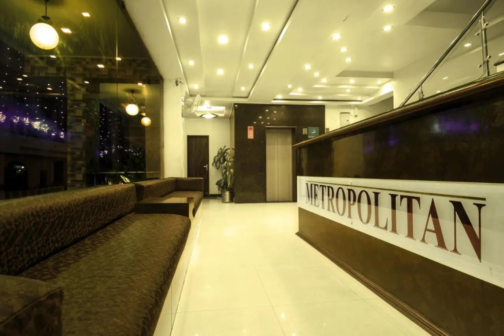 Hotel Metropolitan Near Sindhi Camp